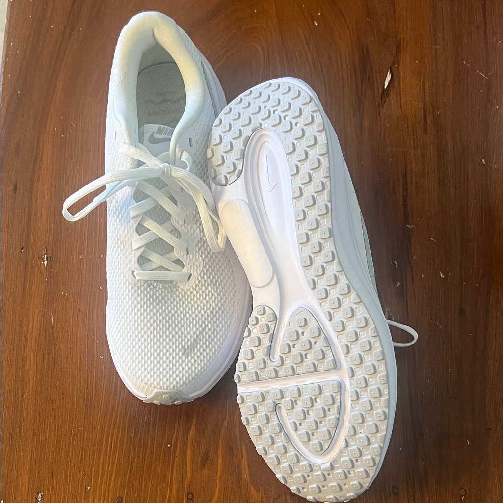 Nike Revolution 8 Road Running Series